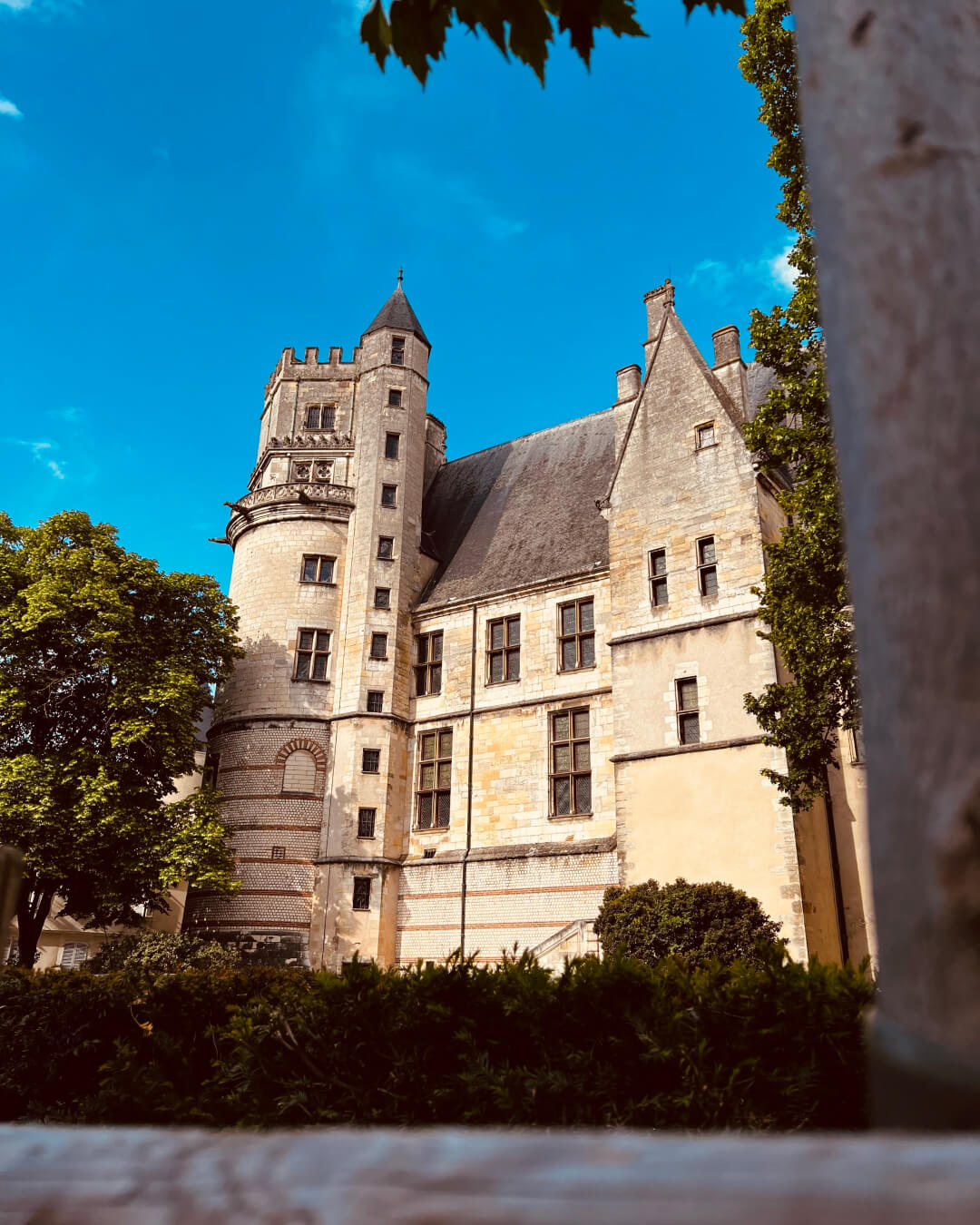 Vue arrière du palais Jacques Coeur à Bourges