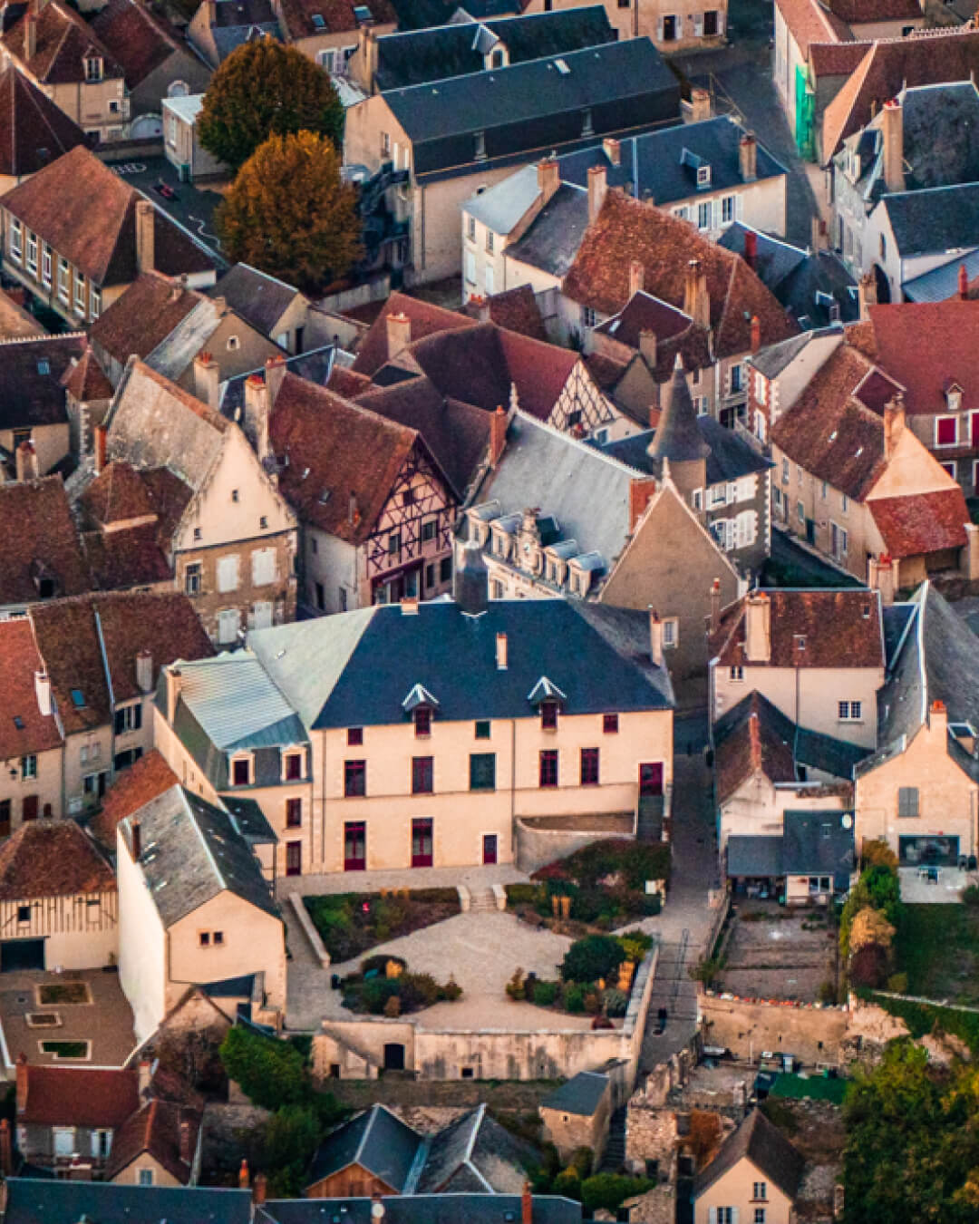 Vue aérienne de Sancerre, village préféré des Français en 2021.