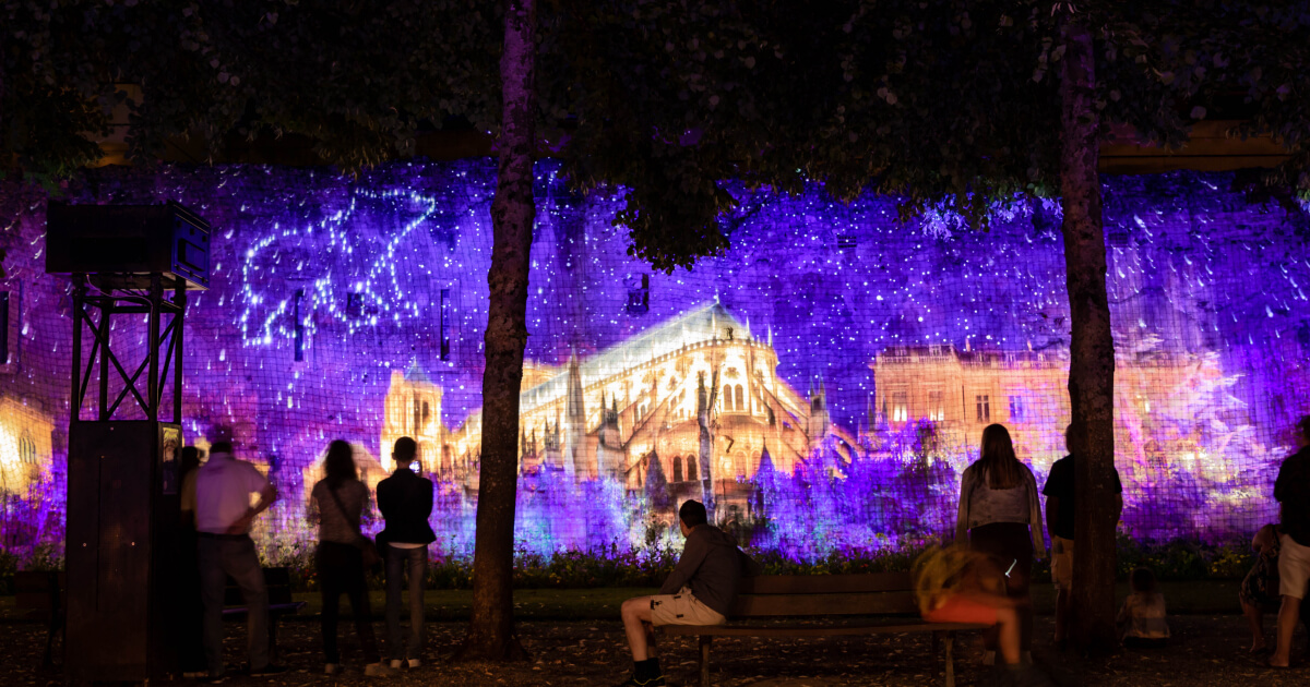 Illumination des Nuits lumière à Bourges, sur le rempart gallo-romain